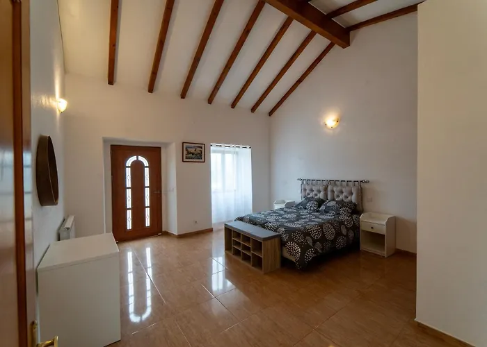 בית נופש Casa Torre Andorinhas נאזרה